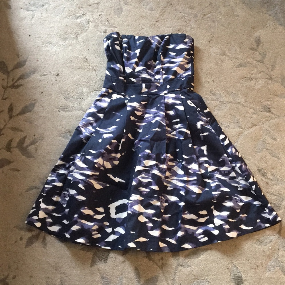 Beautiful strapless dress!